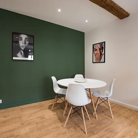 2 Neuf Sur Le Port à Coté De La *