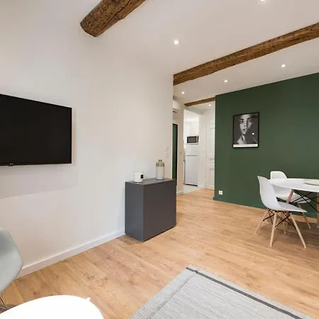 2 Neuf Sur Le Port à Coté De La *