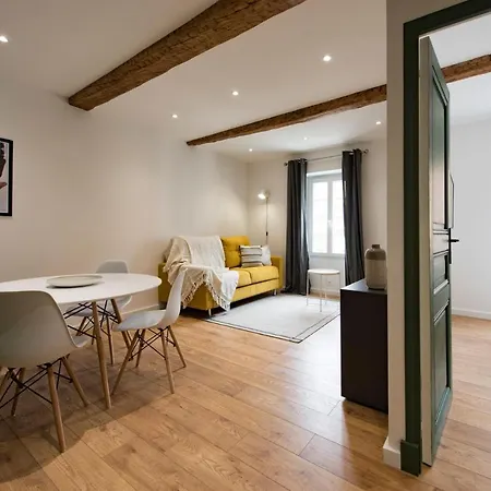 2 Neuf Sur Le Port A Cote De La