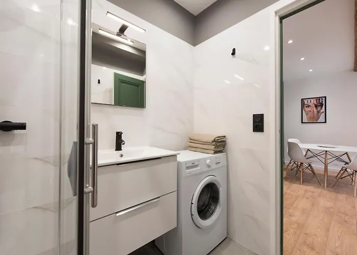 2 Neuf Sur Le Port A Cote De La * Saint-Raphaël